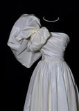 Classic Wedding Dresses A Line One Shoulder Ivory Satin Sleeveless Brides Dress Fitted Bridal Gowns HZ0311