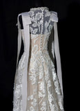 Luxurious Wedding Dresses A line Scoop Neck With Lace Brides Dress Fitted Bridal Gowns HZ0311